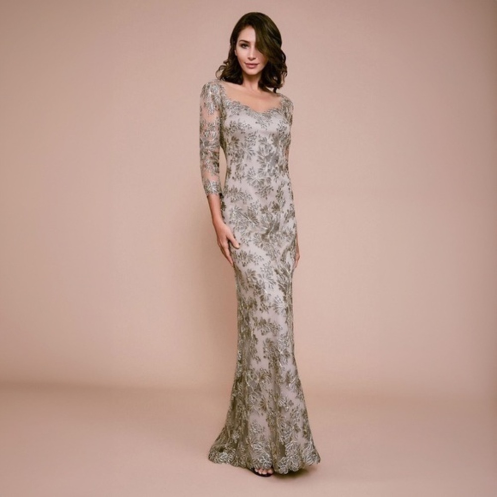 Tadashi Shoji Tometi Embroidered Gown - sz 4